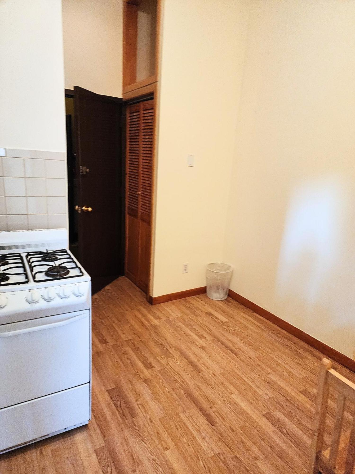 West 30th Street Hostal