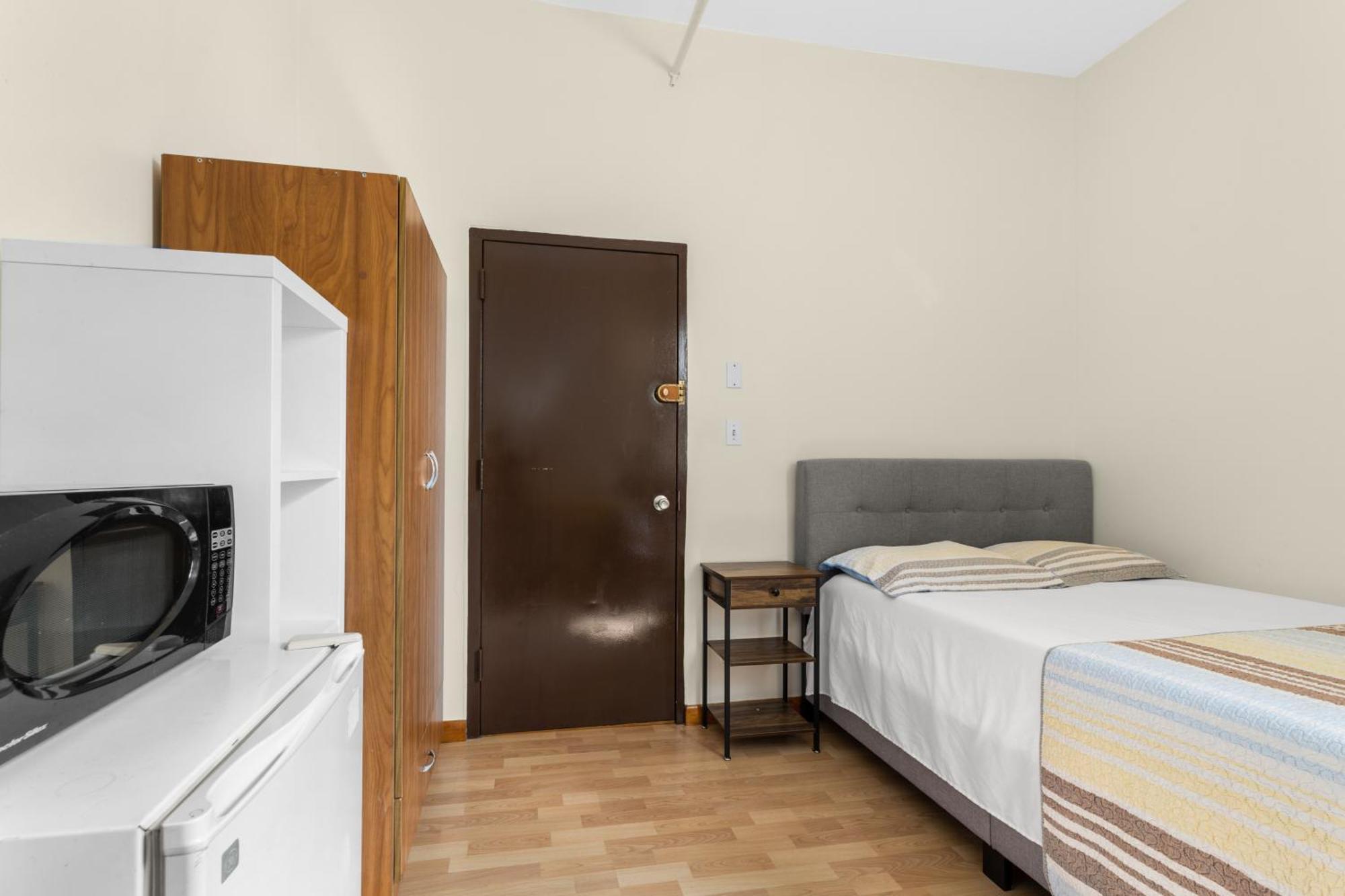 West 30th Street Hostal